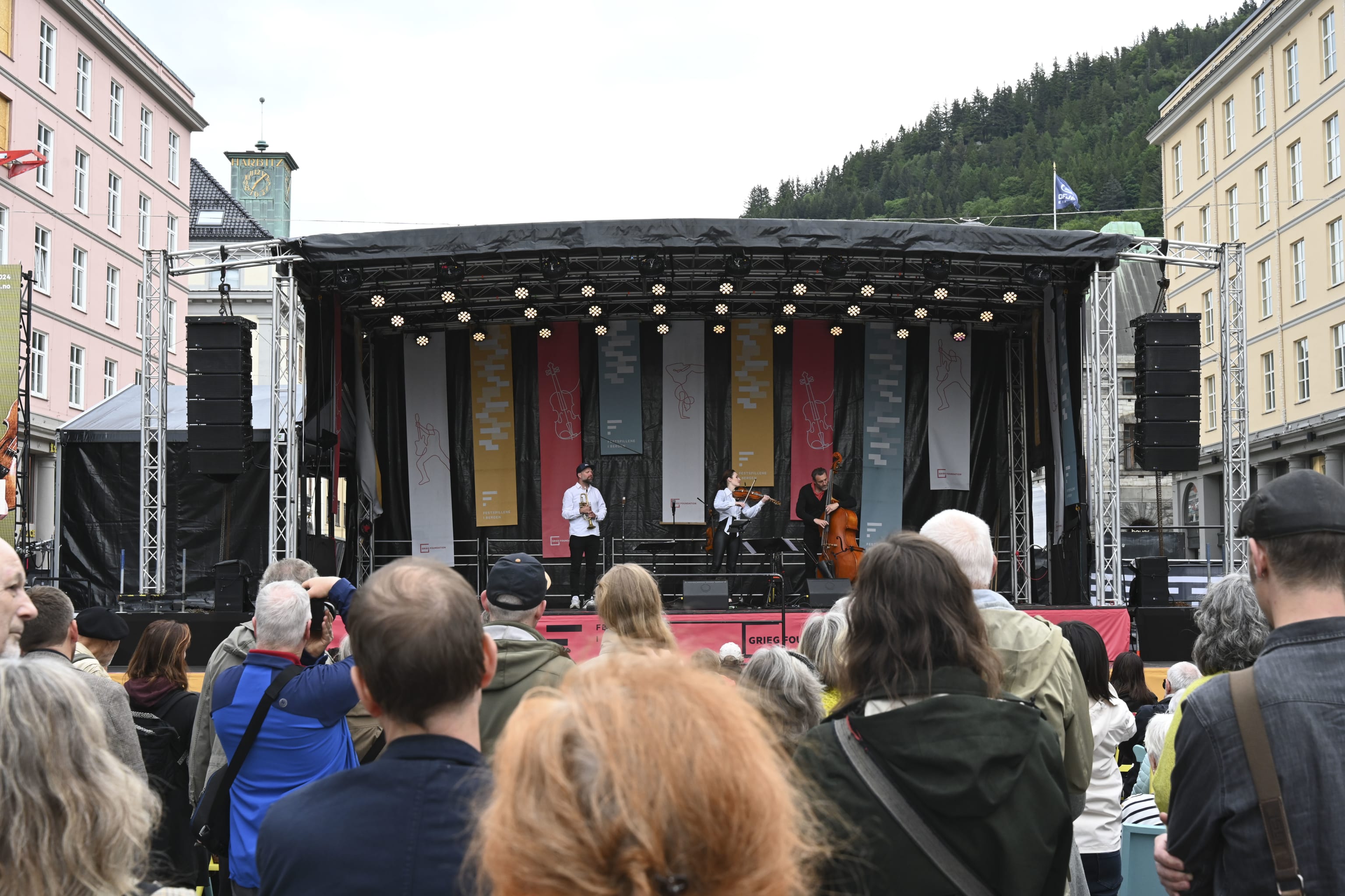 Ragnhild Hemsing, Mathias Eick & Mats Eilertsen. Foto: Thor Brødreskift